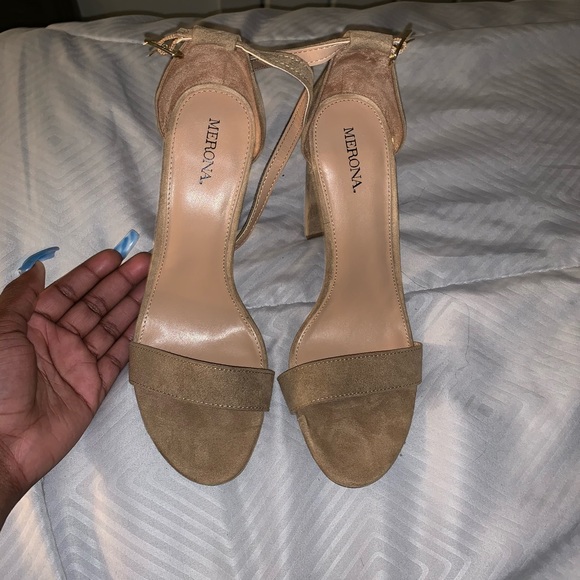 shoes - Picture 1 of 3